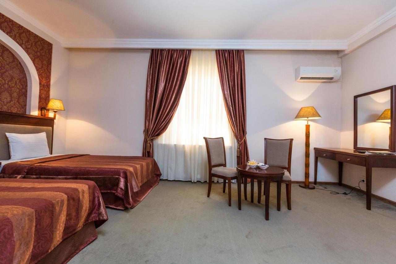 Avicenna Hotel Bukhara Bagian luar foto