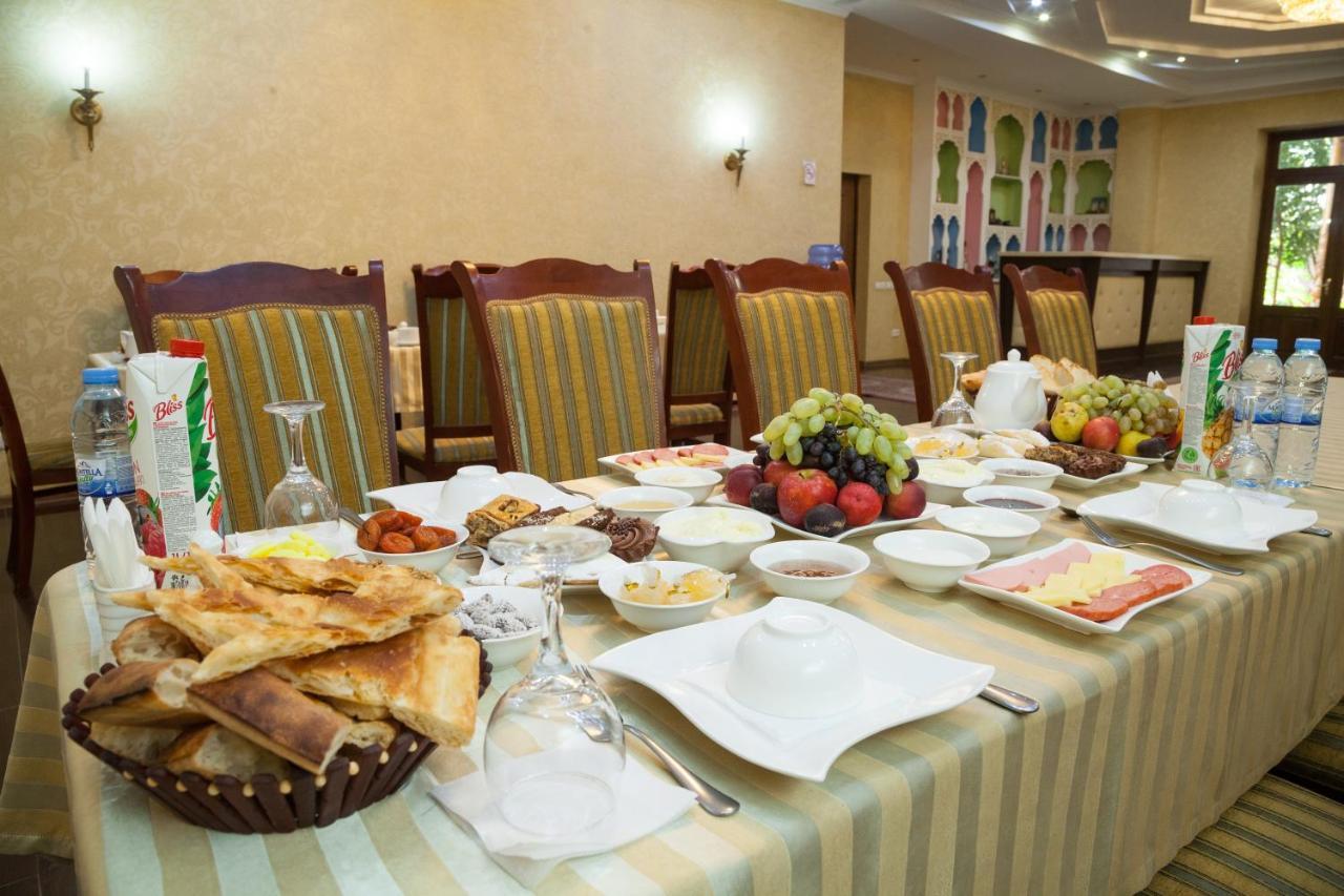 Avicenna Hotel Bukhara Bagian luar foto